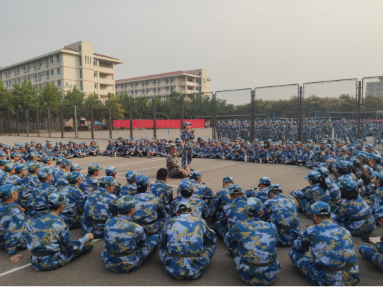 厦门东海学院 军训图片